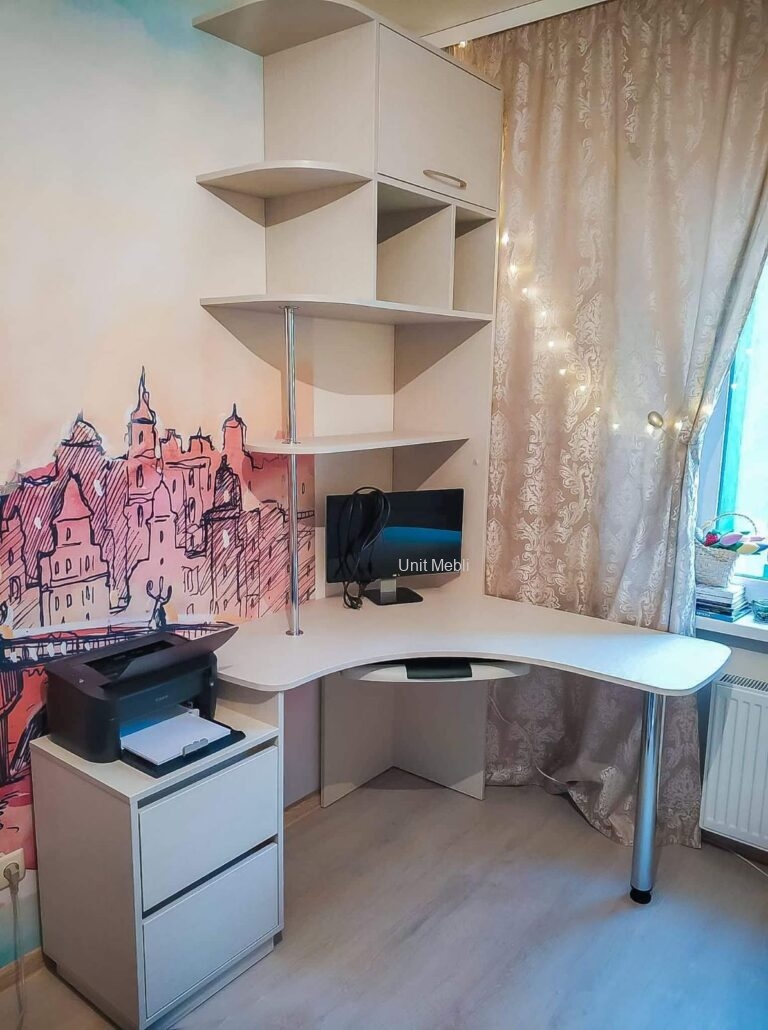 Стол компьютерный